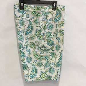 IZOD Stretch Women’s Shorts Size 8.